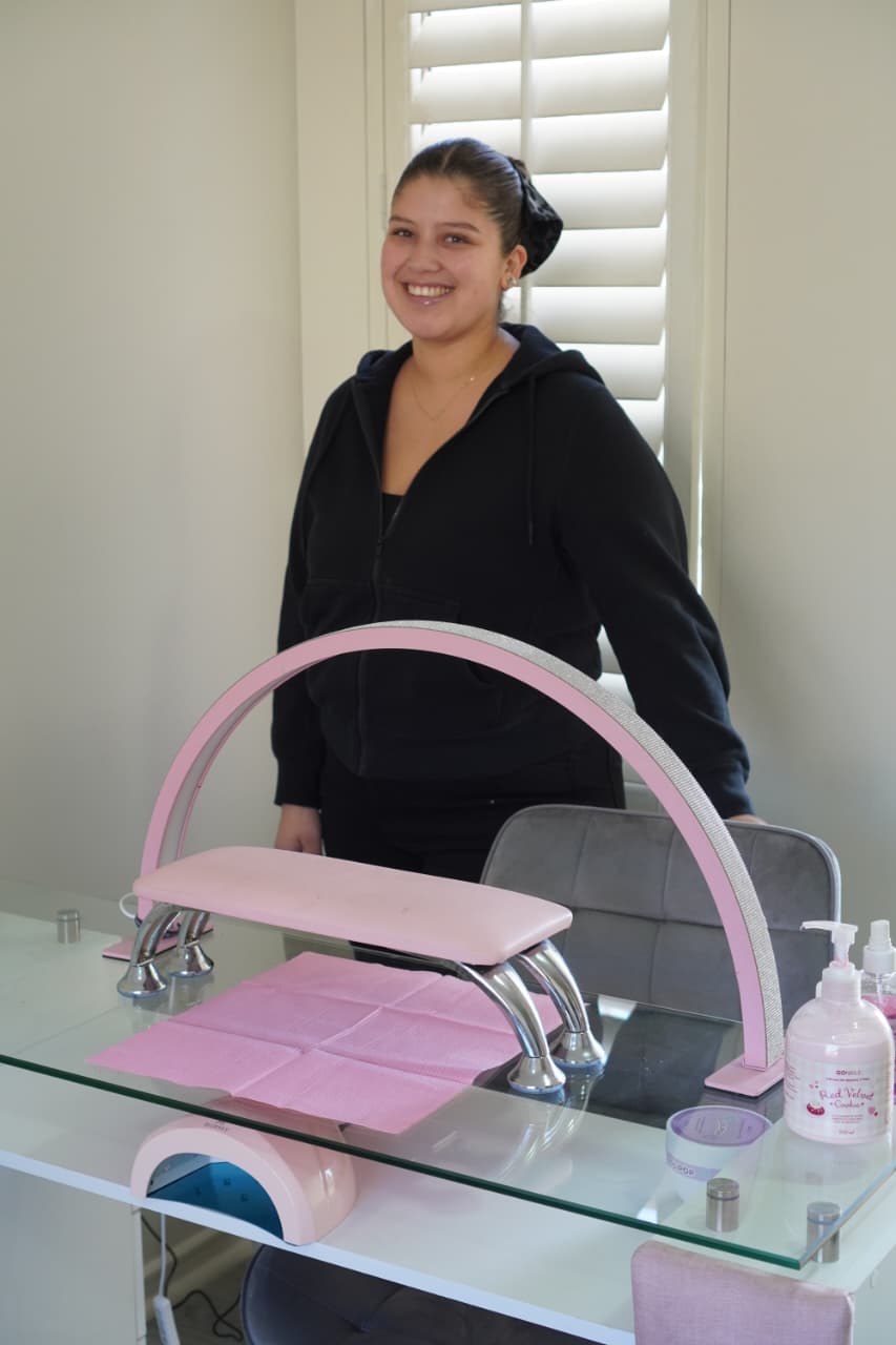 Angela Contreras — Nail Art y Lash Lifting